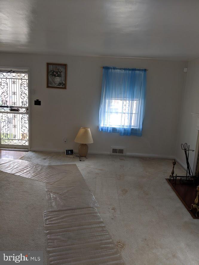 1800 Burnwood Road Baltimore, MD 21239 - Photo 10 of 27 Living room