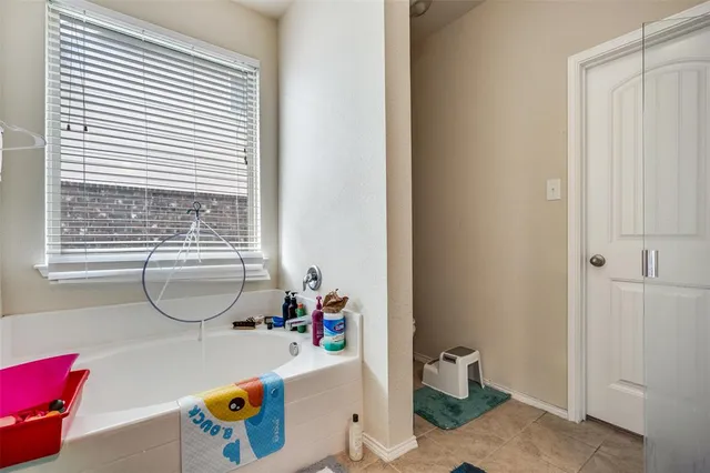 $299,990 | 3405 Oceanview Drive, Denton, TX 76208