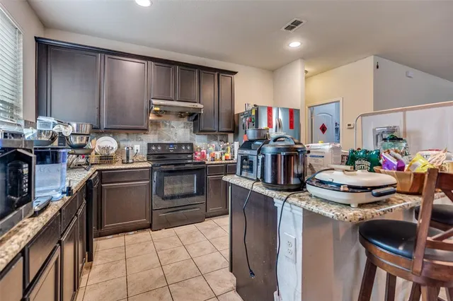 $299,990 | 3405 Oceanview Drive, Denton, TX 76208