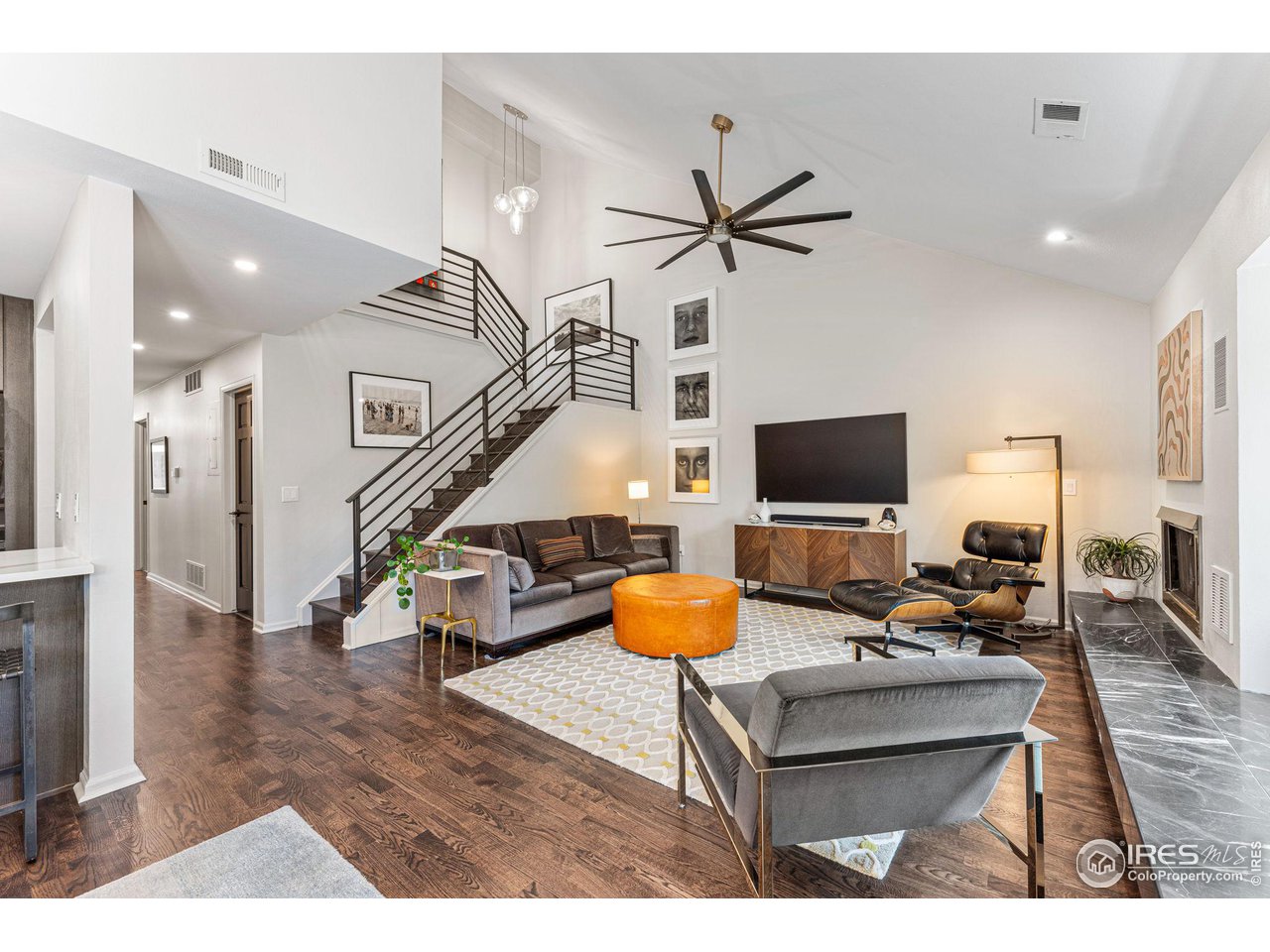 Stylish, renovated top floor condo