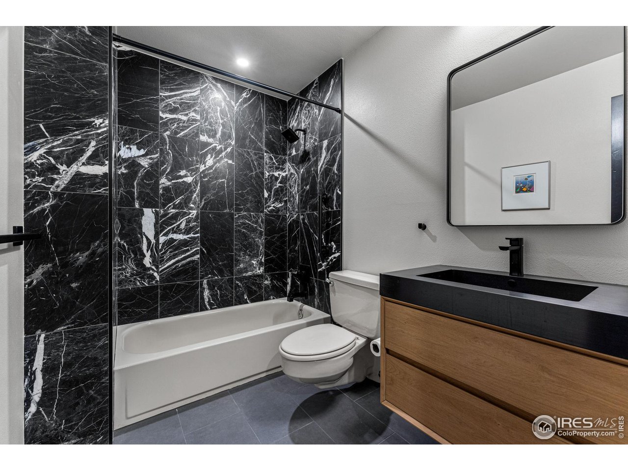 4475 Laguna Place, Unit 309 Boulder, CO 80303 - Photo 26 of 38 Main level full bathroom