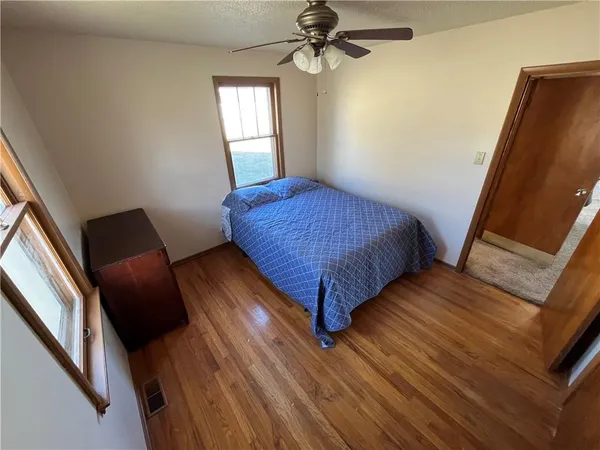 $189,900 | 5518 Karrasch Street, St. Joseph, MO 64505