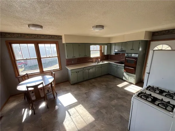 $189,900 | 5518 Karrasch Street, St. Joseph, MO 64505