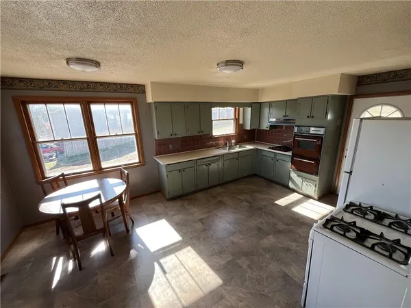 $189,900 | 5518 Karrasch Street, St. Joseph, MO 64505