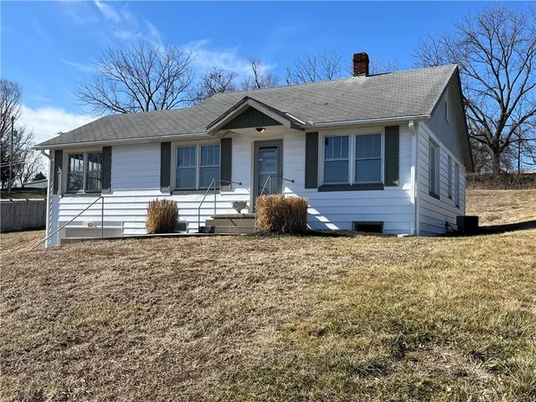 $189,900 | 5518 Karrasch Street, St. Joseph, MO 64505