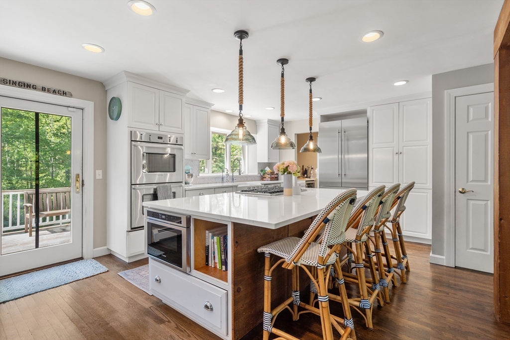 7 Loading Place Road Manchester, MA 01944 - Photo 6 of 32
