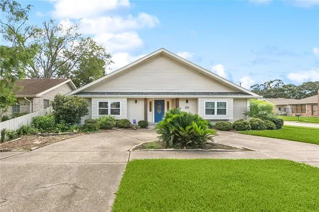 $575,000 | 1918 Houma Boulevard, Metairie, LA 70001
