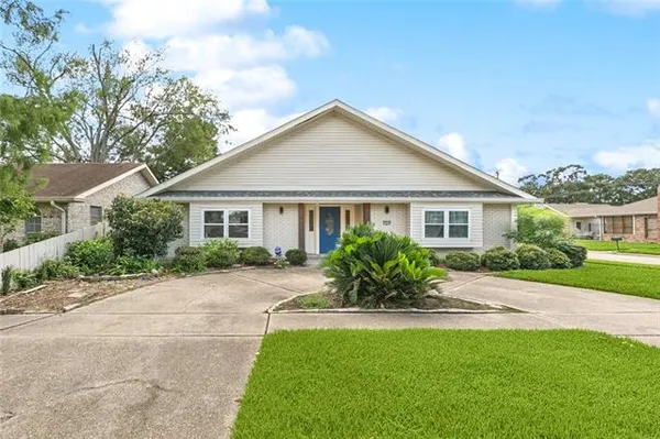 $525,000 | 1918 Houma Boulevard, Metairie, LA 70001