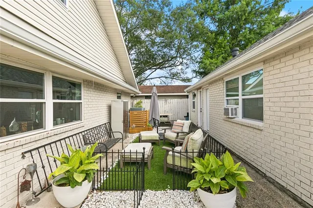 $575,000 | 1918 Houma Boulevard, Metairie, LA 70001