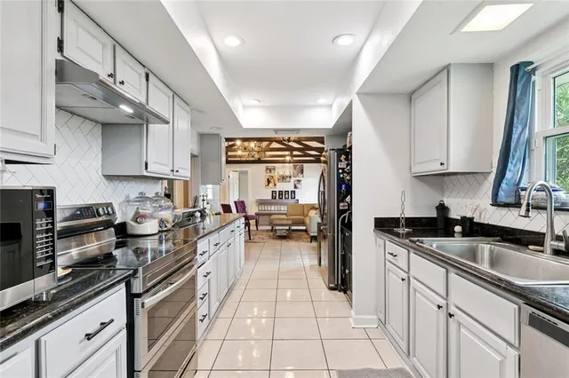 $575,000 | 1918 Houma Boulevard, Metairie, LA 70001