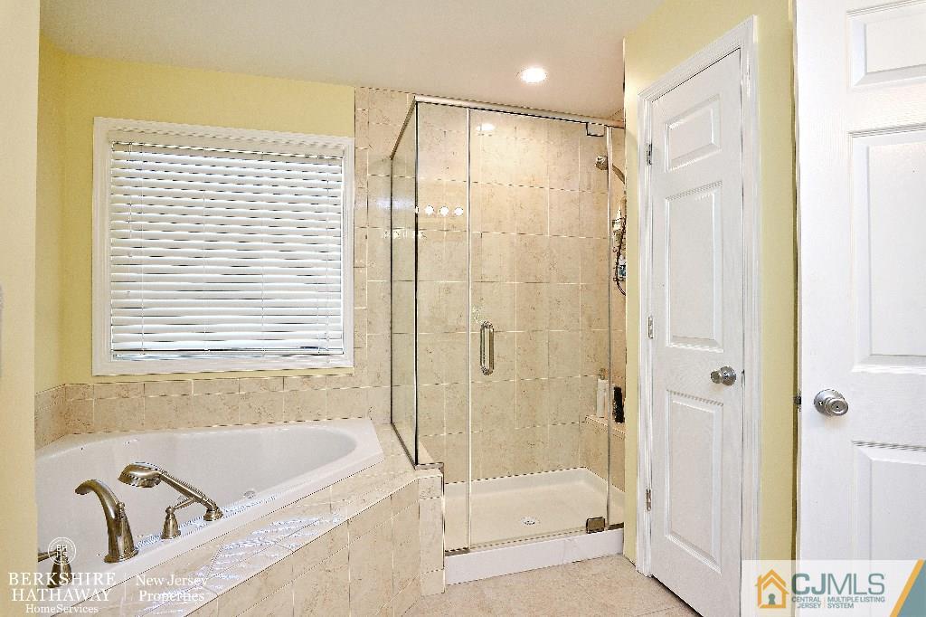 40 Edgewood Road Edison, NJ 08820 - Photo 19 of 25 a bathroom with a tub shower and a sink