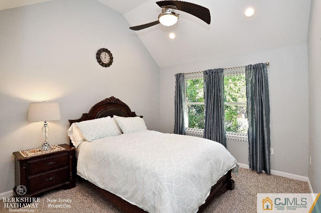 40 Edgewood Road Edison, NJ 08820 - Photo 23 of 25 a bed room with a bed and a lamp