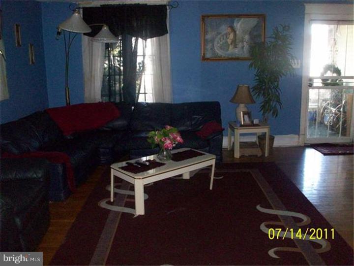 223 Shirley Road Upper Darby, PA 19082 - Photo 2 of 6 Living Room