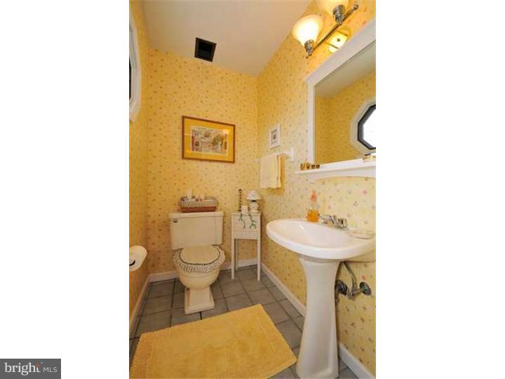 14 Vista Road Hamilton, NJ 08690 - Photo 11 of 18 Bathroom