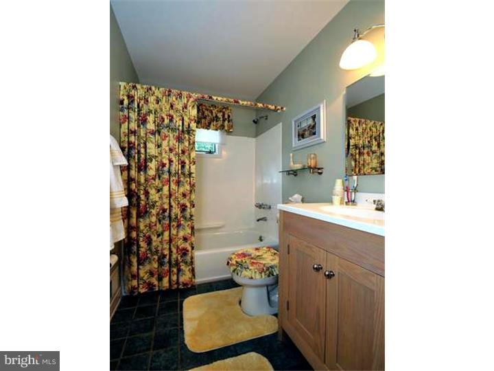 14 Vista Road Hamilton, NJ 08690 - Photo 15 of 18 Bathroom