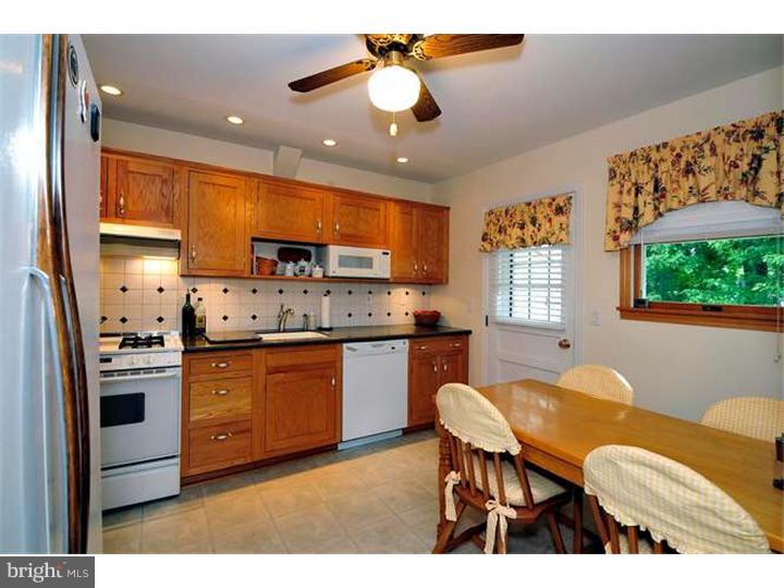 14 Vista Road Hamilton, NJ 08690 - Photo 6 of 18 Kitchen