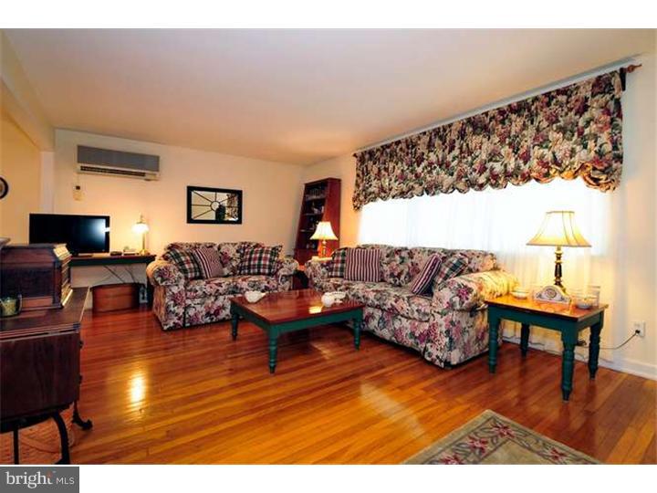 14 Vista Road Hamilton, NJ 08690 - Photo 10 of 18 Living Room