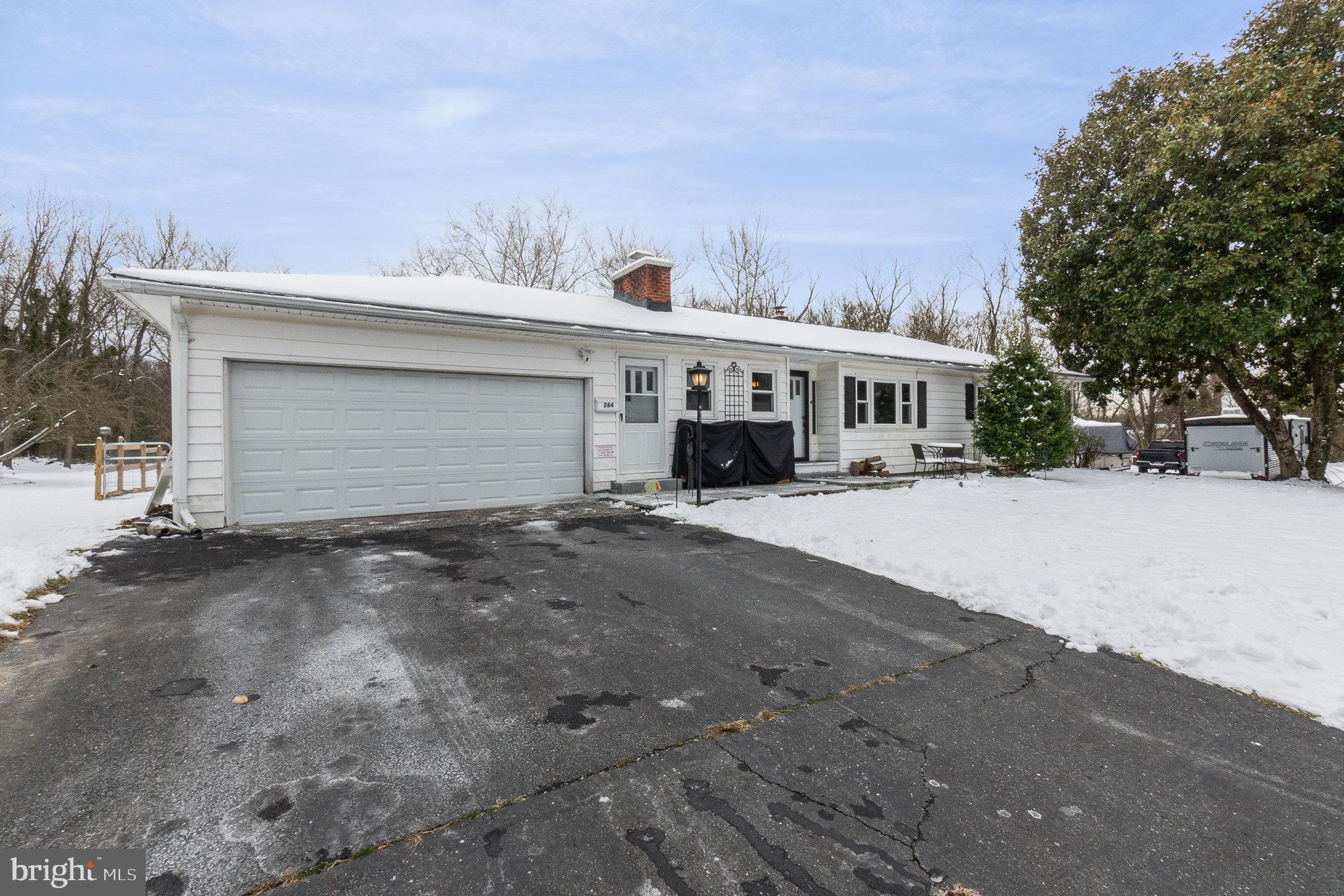 264 Appleton Road Elkton, MD 21921 - Photo 3 of 33 2 car garage with driveway