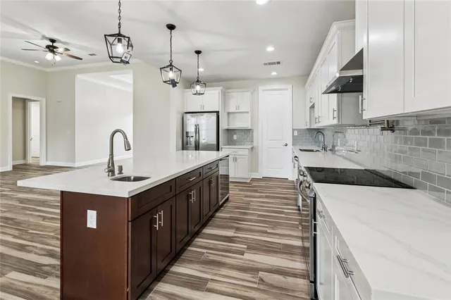 $600,000 | 1701 Heatherwood Drive, Harvey, LA 70058