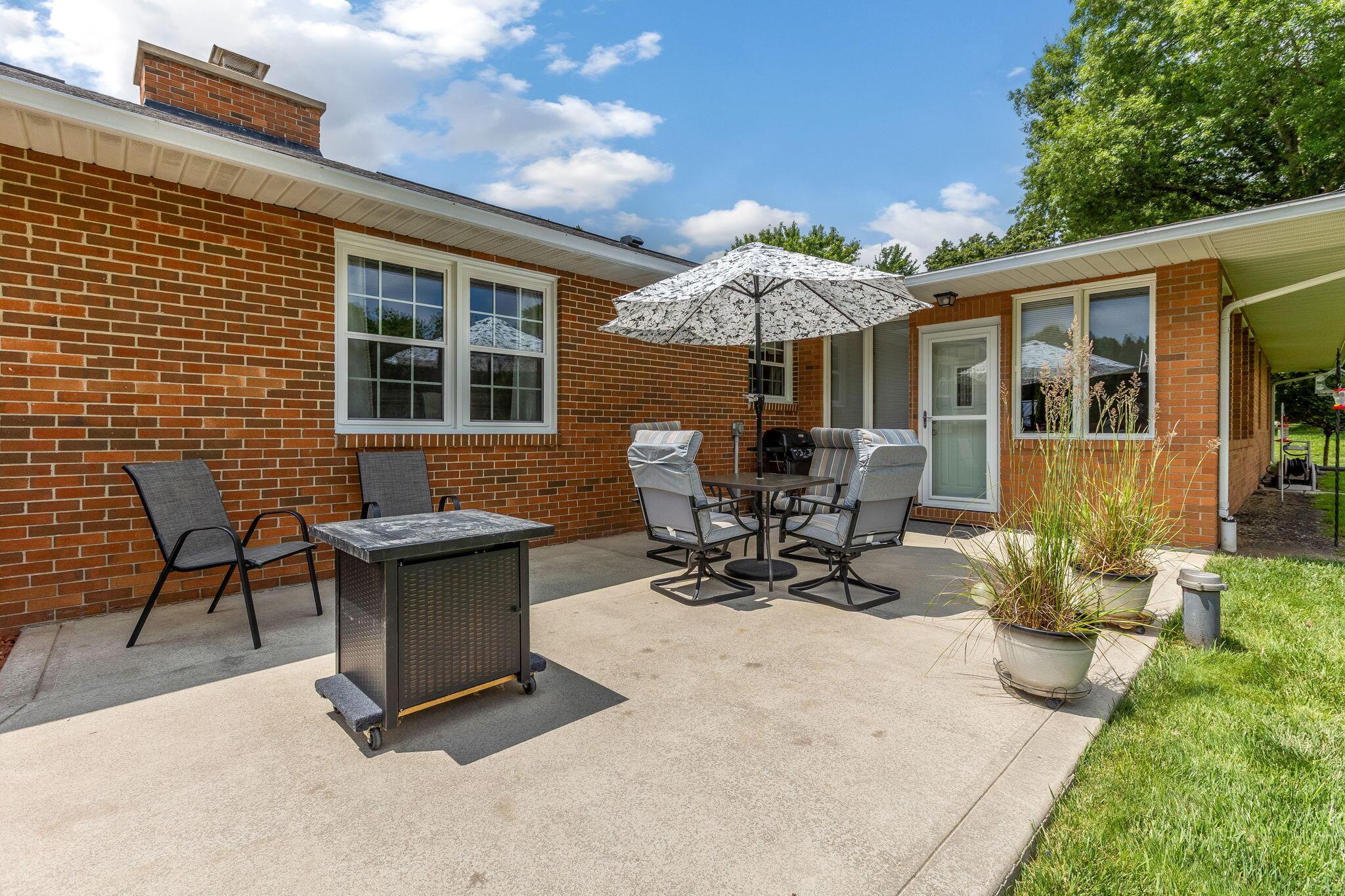 1030 Rhoda Lane Northeast Lancaster, OH 43130 - Photo 45 of 61 patio off of 4 season area