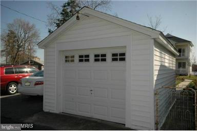 228 Bar Harbor Road Pasadena, MD 21122 - Photo 11 of 12 Garage
