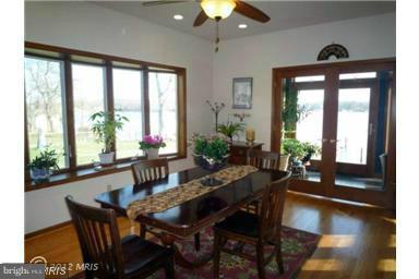 228 Bar Harbor Road Pasadena, MD 21122 - Photo 4 of 12 Dining Room