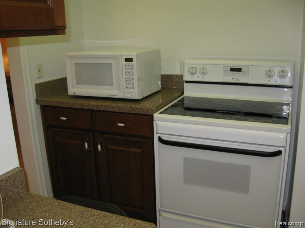 4045 West Maple Road Bloomfield Hills, MI 48301 - Photo 16 of 24
