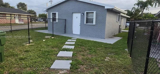 $1,850 | 815 Foster Road, Unit 12, Hallandale Beach, FL 33009