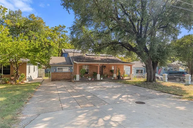 a wooden bench sitting in front of a house