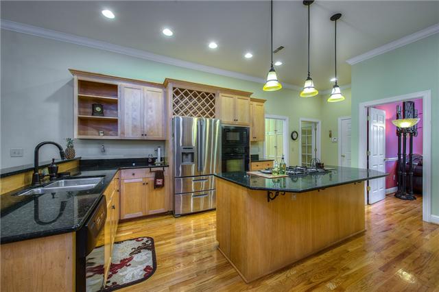 6076 Temple Road Nashville, TN 37221 - Photo 8 of 20 Kitchen with granite counter tops