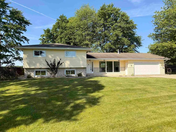 $432,000 | 11298 Highway 20, Middlebury, IN 46540