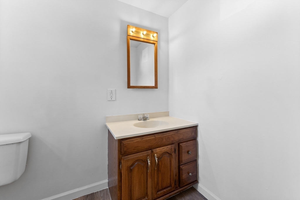 361 Newhouse Street Springfield, MA 01118 - Photo 15 of 42 Gallery Image 15