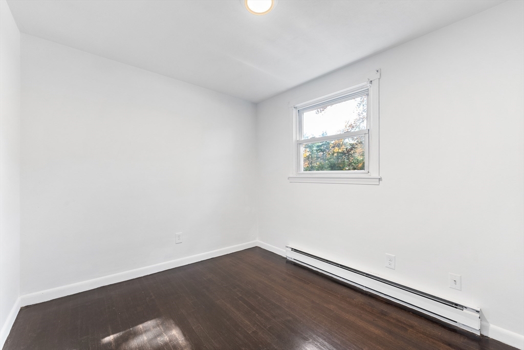 361 Newhouse Street Springfield, MA 01118 - Photo 19 of 42 Gallery Image 19