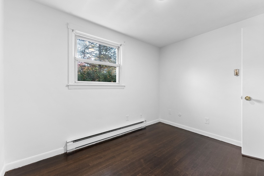 361 Newhouse Street Springfield, MA 01118 - Photo 20 of 42 Gallery Image 20