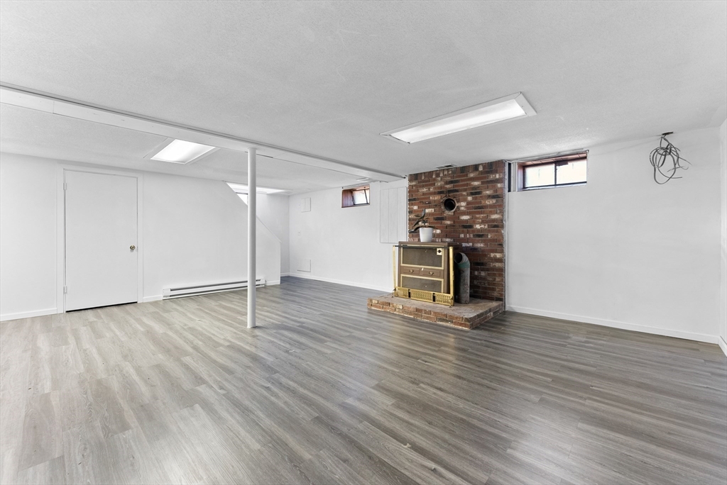 361 Newhouse Street Springfield, MA 01118 - Photo 23 of 42 Gallery Image 23