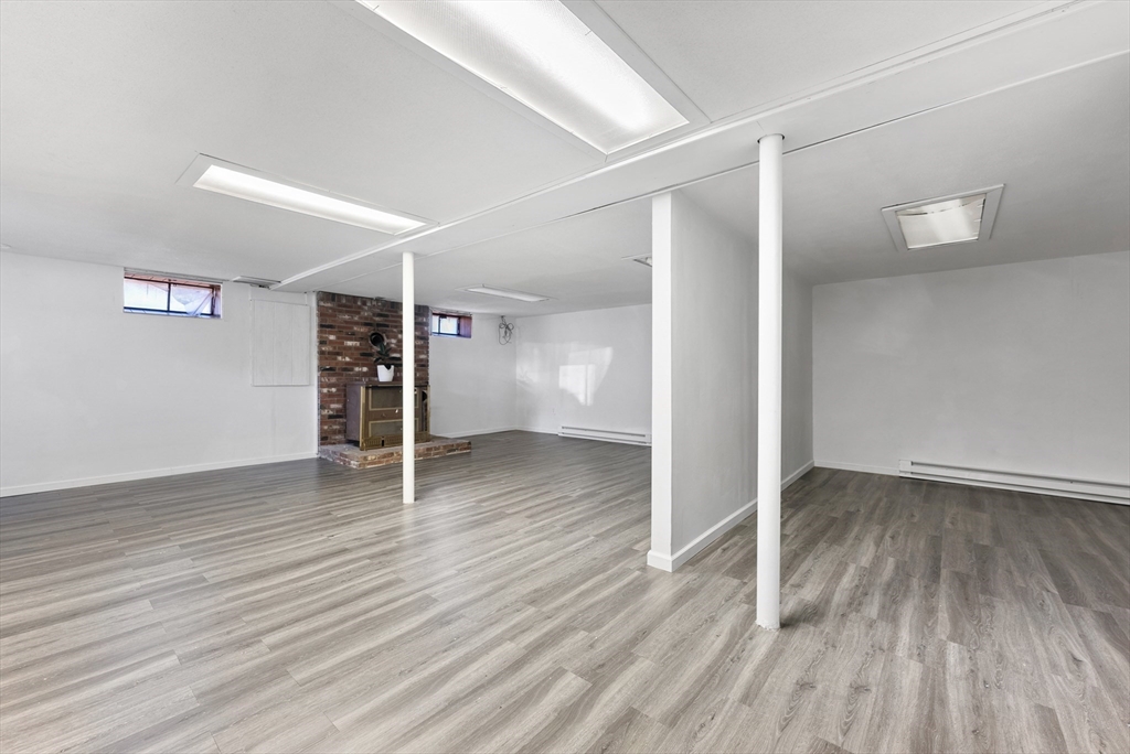 361 Newhouse Street Springfield, MA 01118 - Photo 25 of 42 Gallery Image 25