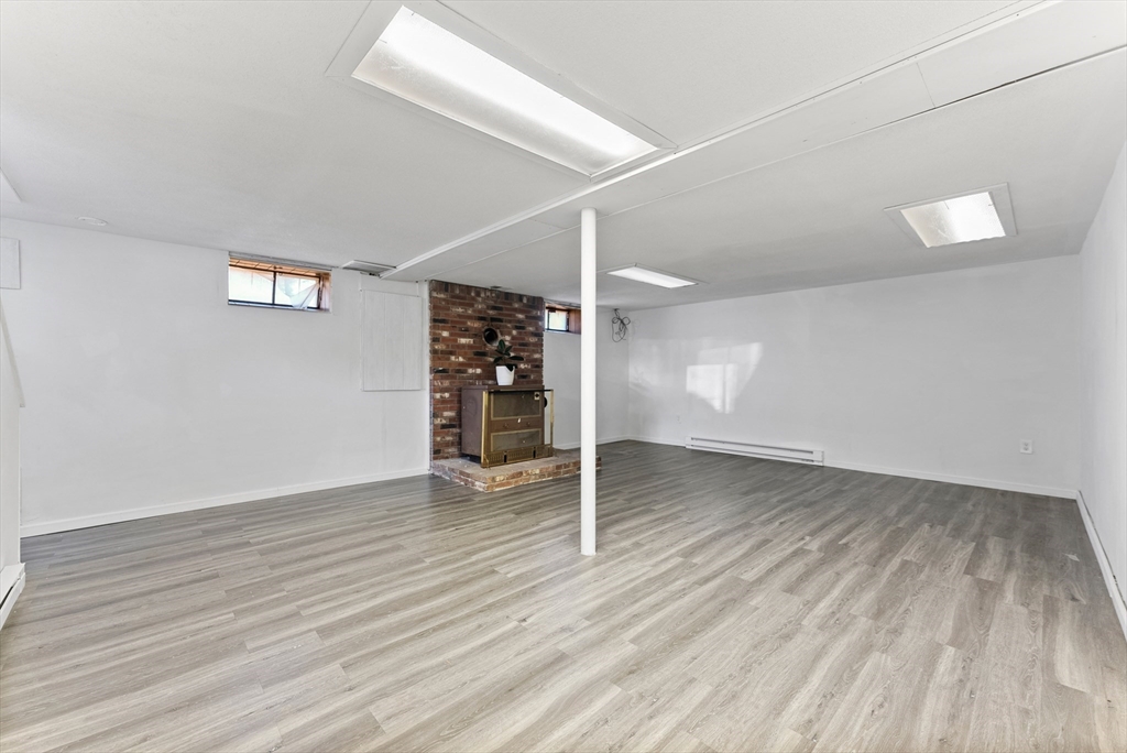 361 Newhouse Street Springfield, MA 01118 - Photo 26 of 42 Gallery Image 26