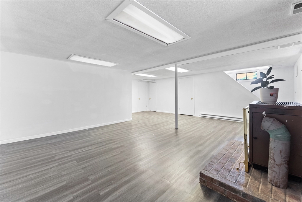 361 Newhouse Street Springfield, MA 01118 - Photo 27 of 42 Gallery Image 27