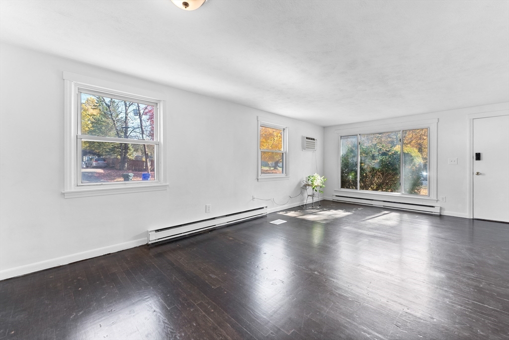 361 Newhouse Street Springfield, MA 01118 - Photo 9 of 42 Gallery Image 9