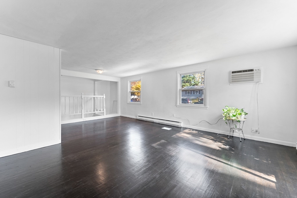 361 Newhouse Street Springfield, MA 01118 - Photo 10 of 42 Gallery Image 10