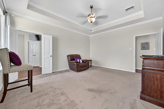 a view of livingroom with furniture and ceiling fan