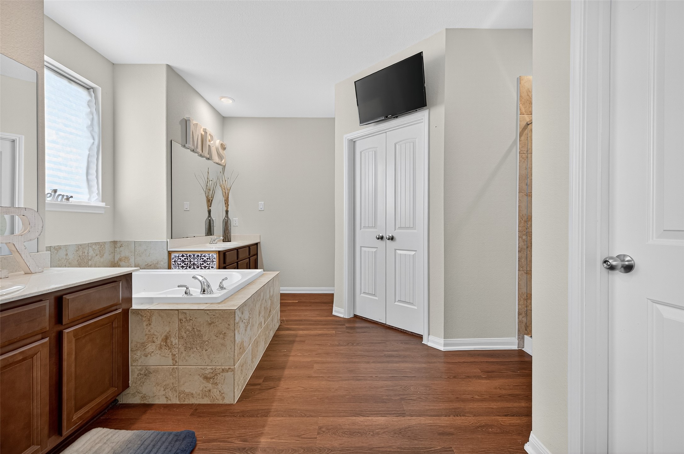 8007 Lehman Road Beasley, TX 77417 - Photo 33 of 47 a room with a bed and a flat screen tv