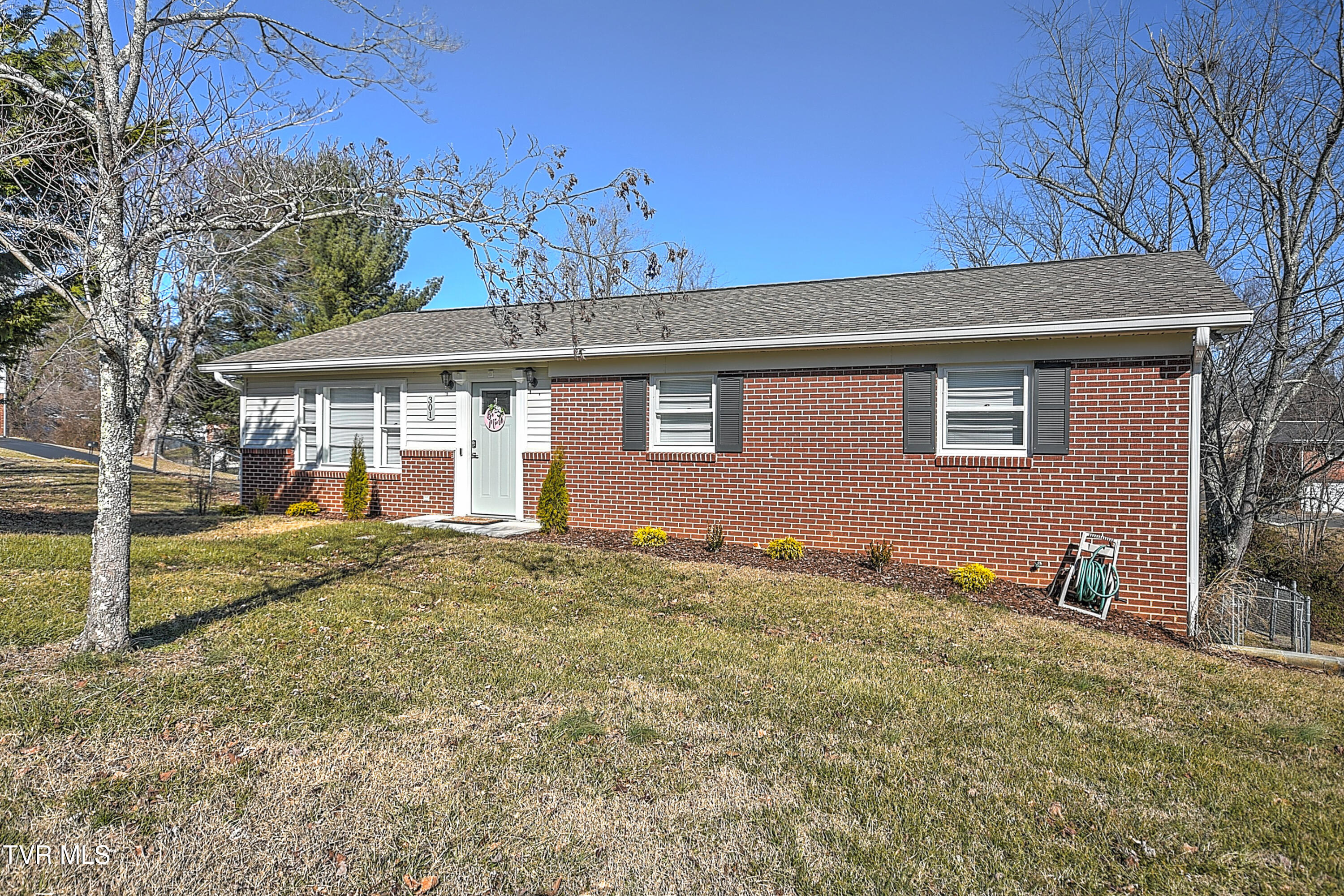 301 Colonial Circle Greeneville, TN 37745 - Photo 1 of 40 301 Colonial Cir JK-2