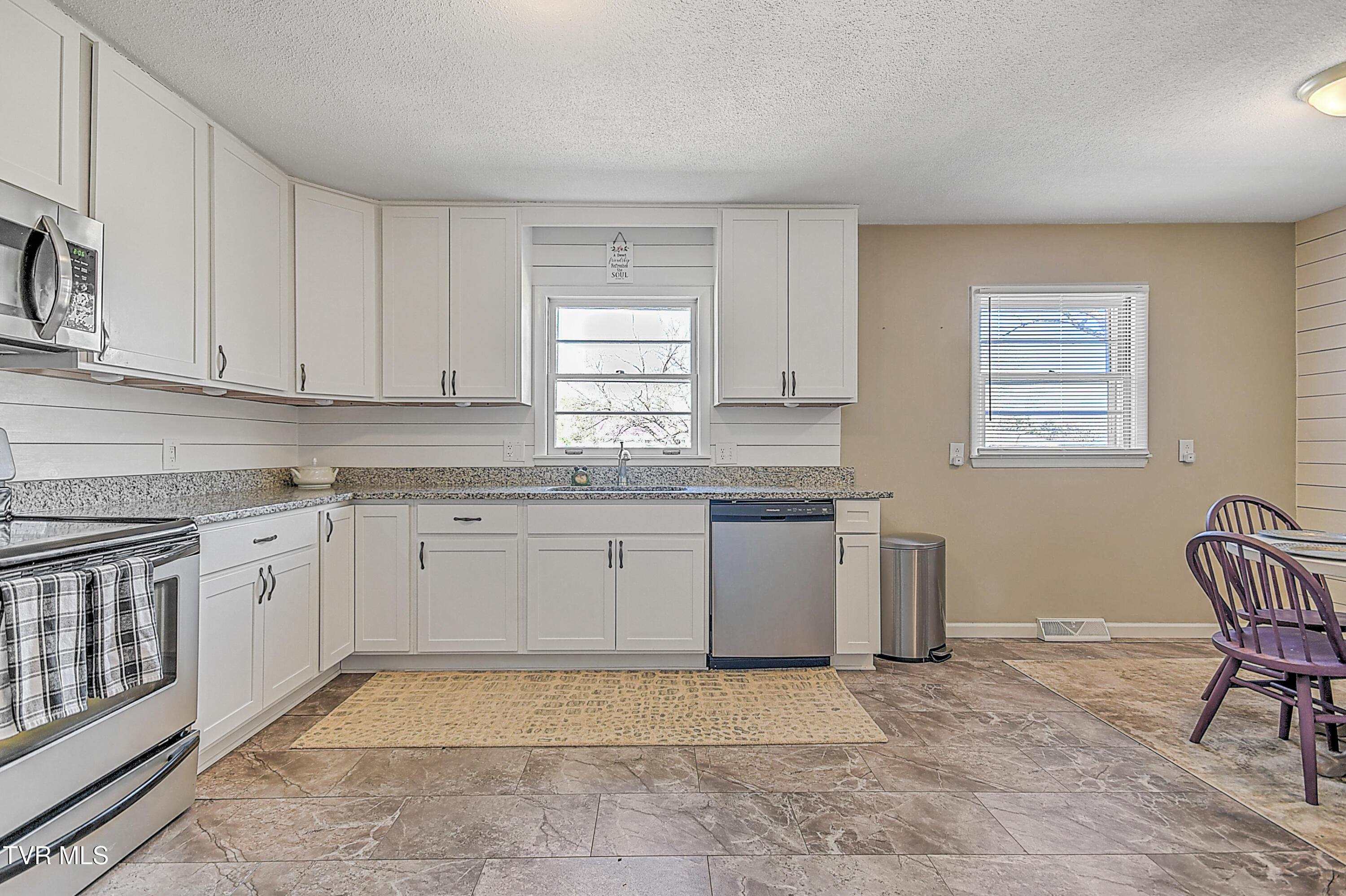 301 Colonial Circle Greeneville, TN 37745 - Photo 14 of 40 301 Colonial Cir JK-16