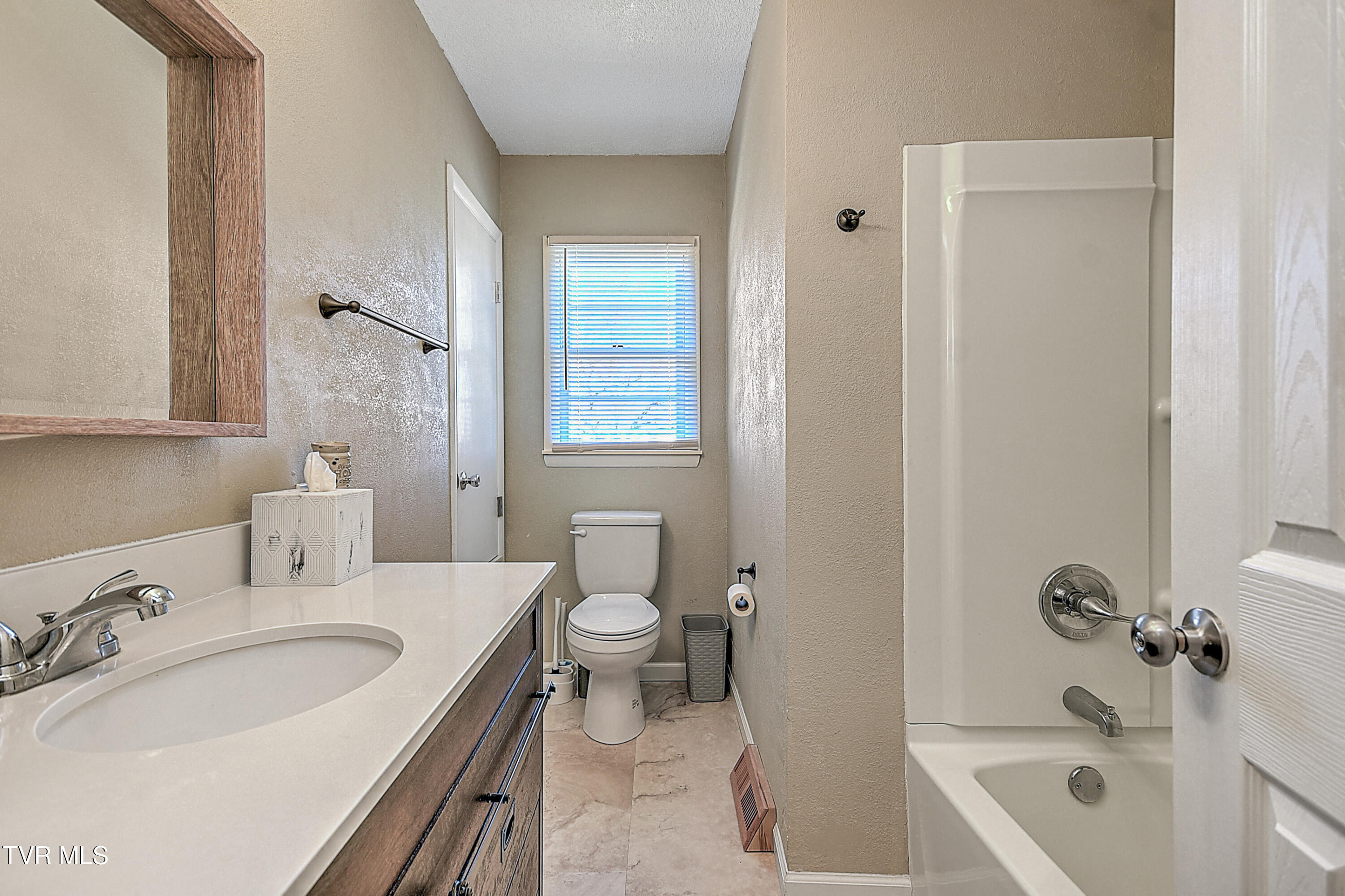 301 Colonial Circle Greeneville, TN 37745 - Photo 19 of 40 301 Colonial Cir JK-21
