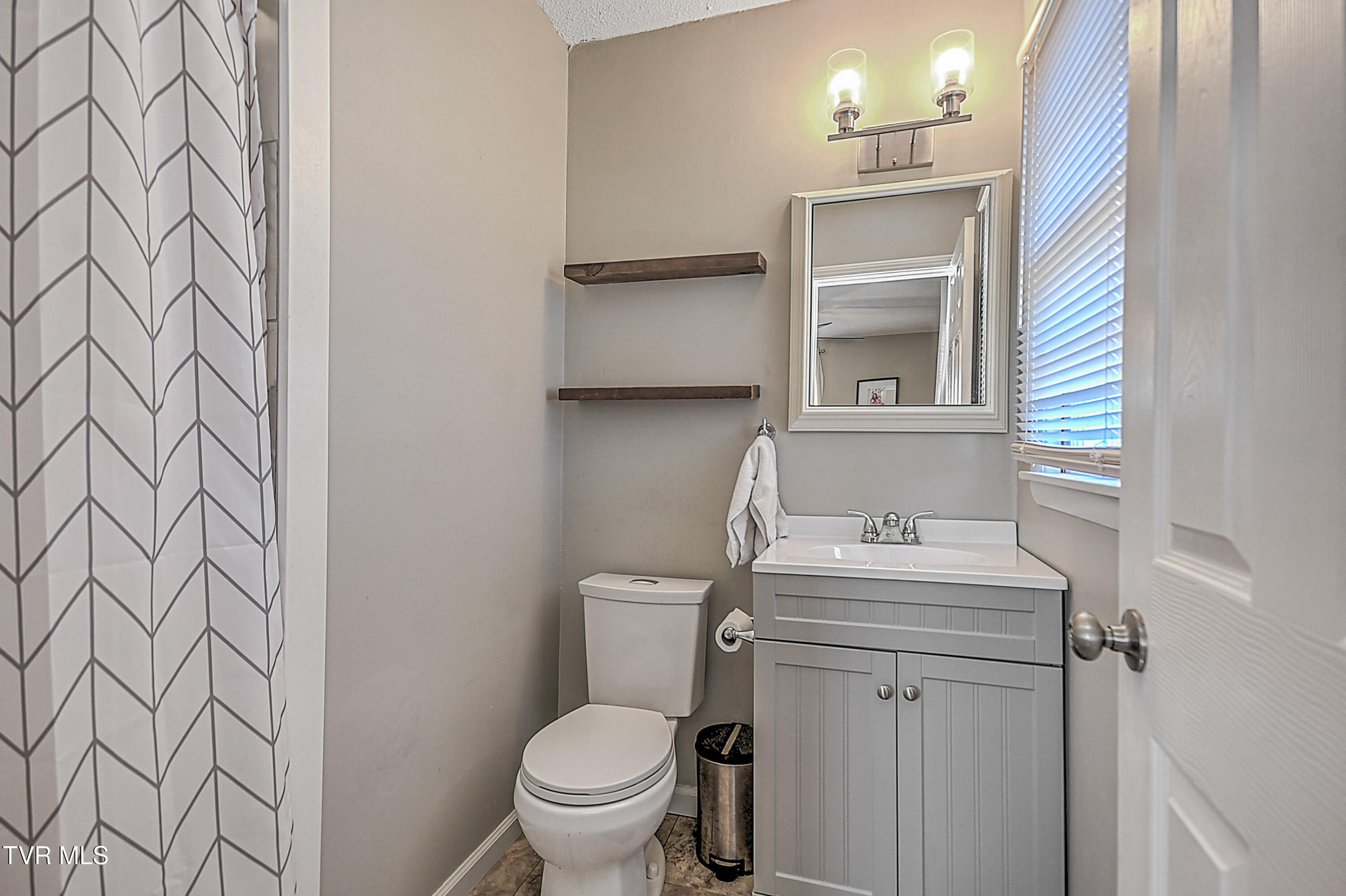 301 Colonial Circle Greeneville, TN 37745 - Photo 27 of 40 301 Colonial Cir JK-29