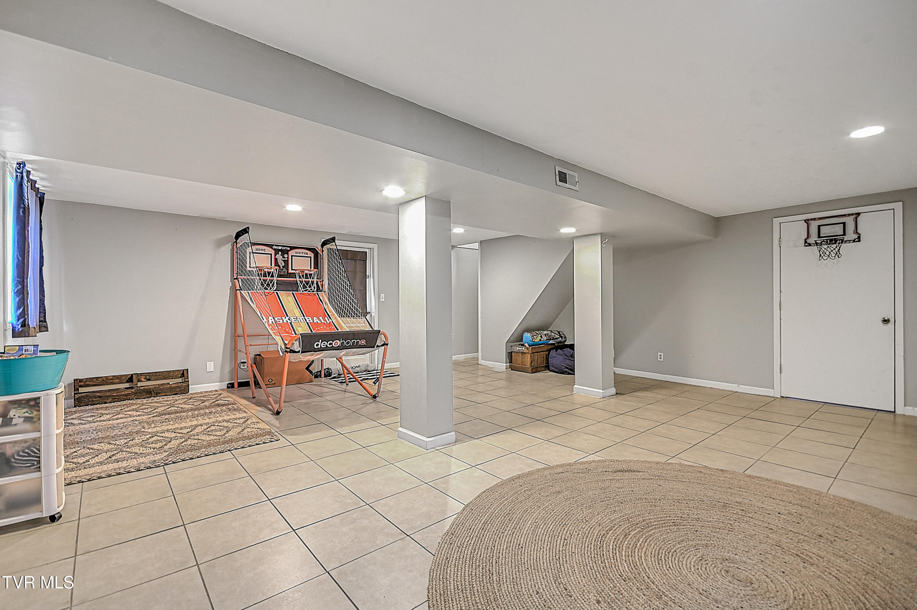 301 Colonial Circle Greeneville, TN 37745 - Photo 29 of 40 301 Colonial Cir JK-35