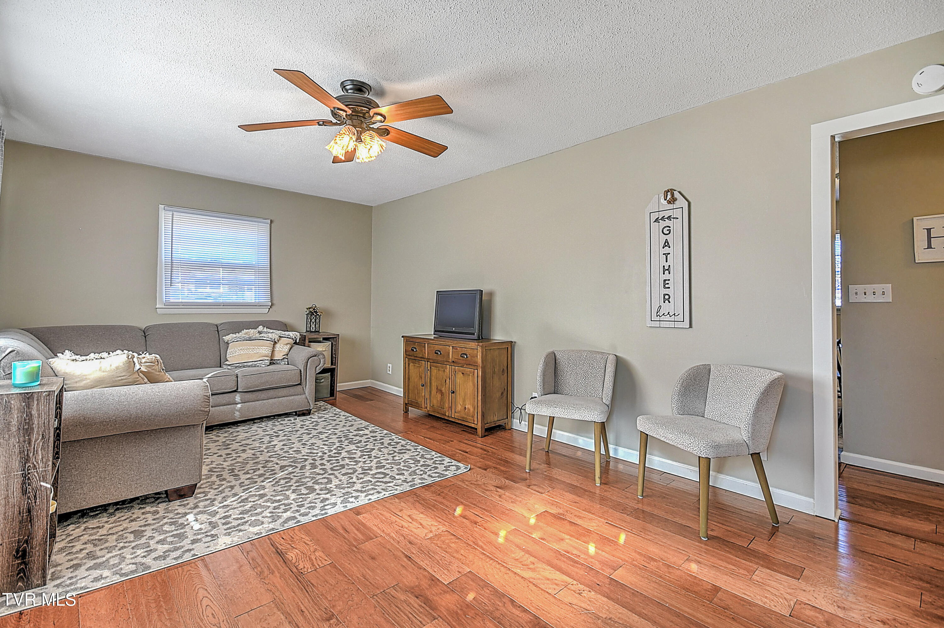 301 Colonial Circle Greeneville, TN 37745 - Photo 3 of 40 301 Colonial Cir JK-5