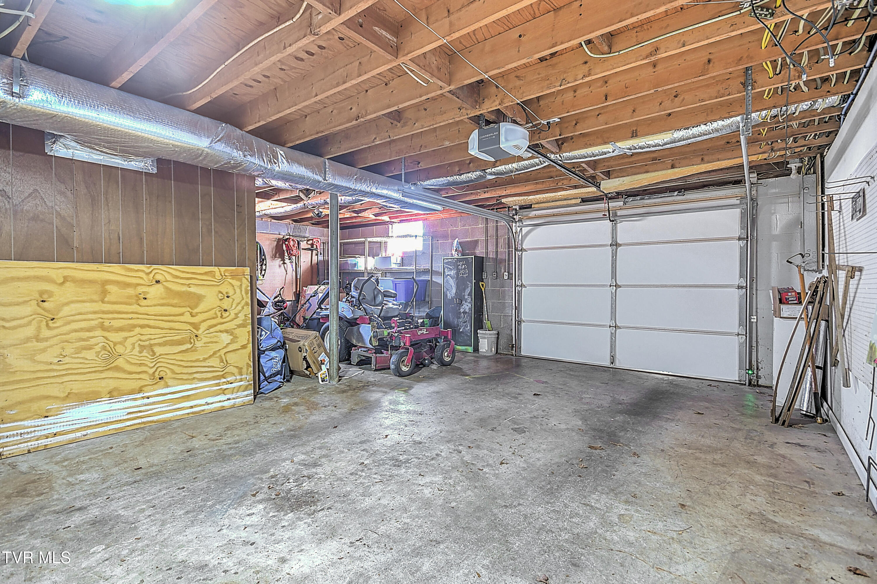 301 Colonial Circle Greeneville, TN 37745 - Photo 33 of 40 301 Colonial Cir JK-32