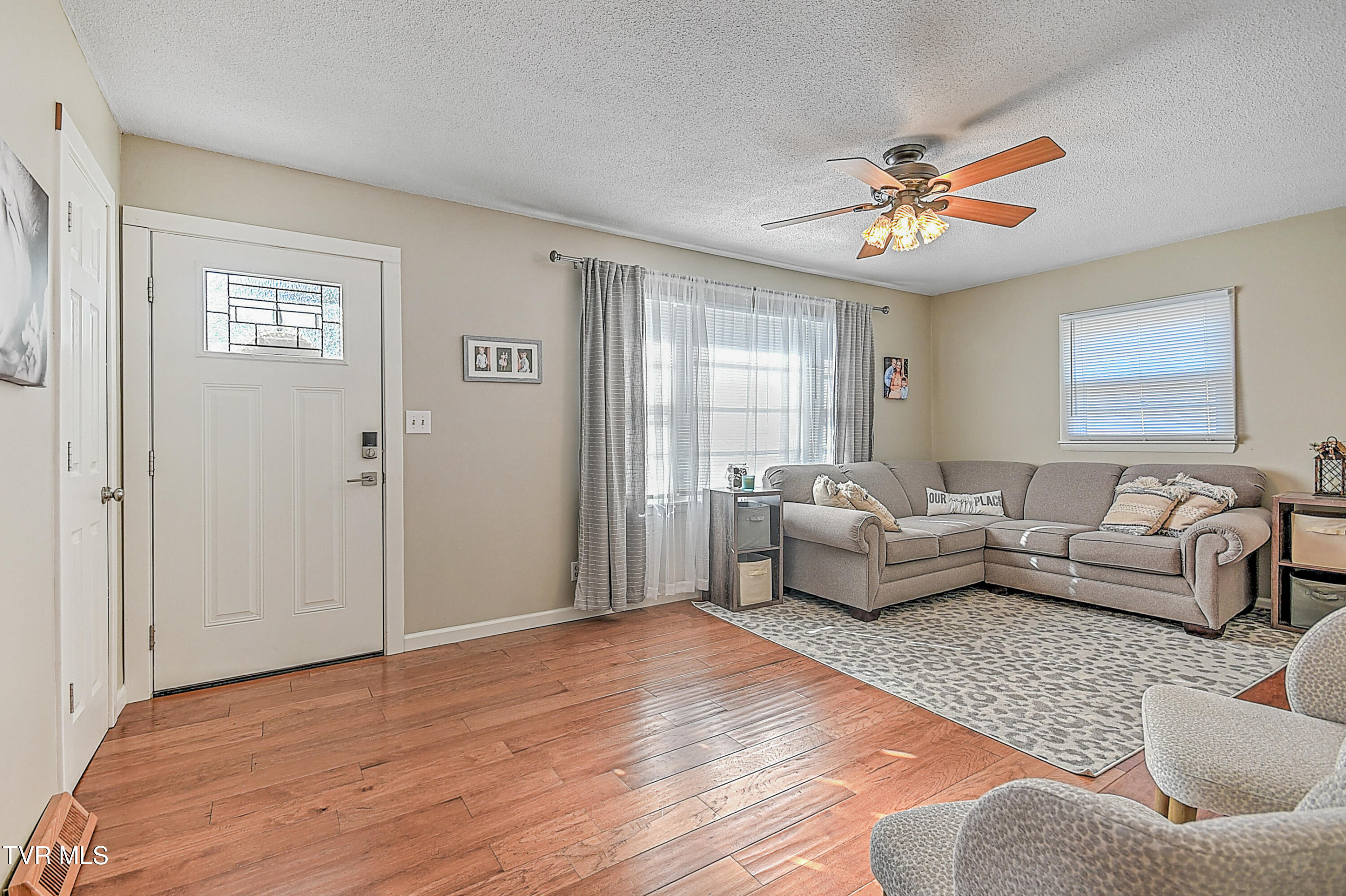 301 Colonial Circle Greeneville, TN 37745 - Photo 5 of 40 301 Colonial Cir JK-7